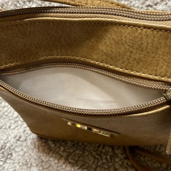 Faux Leather Crossbody Bag top zipper & side zipper shoulder strap. Clean NWOT - Picture 3 of 6
